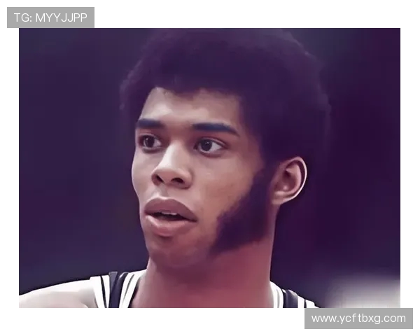 卡里姆·阿布杜尔-贾巴尔的传奇篮球生涯与文化影响力探析